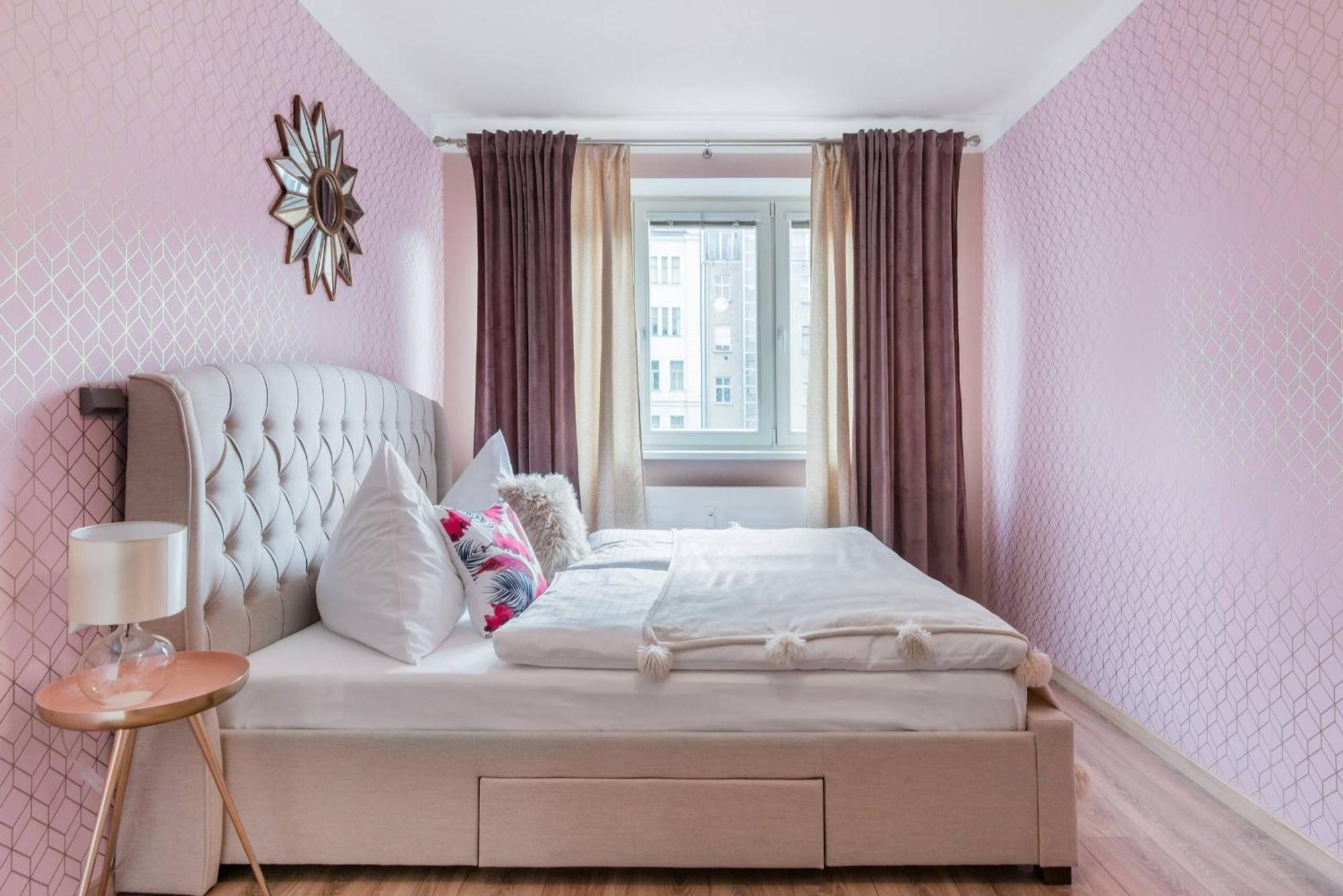 Pastel Art Deco 3bdr Ruterra Daire Prag